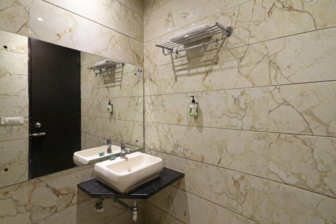 ניו דלהי Hotel Paragon Suites מראה חיצוני תמונה